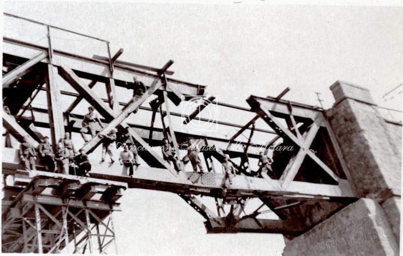 La I travata colpita da una bomba