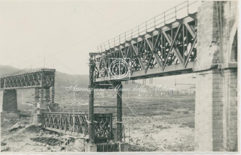 La VI travata dopo il varo laterale - la VII travata sollevata completamente