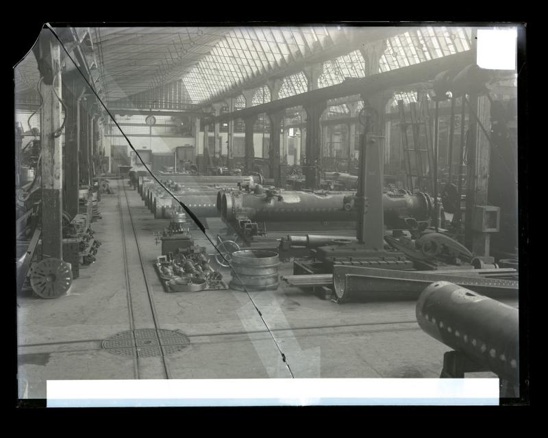 Officina montaggio lanciasiluri subacqueo