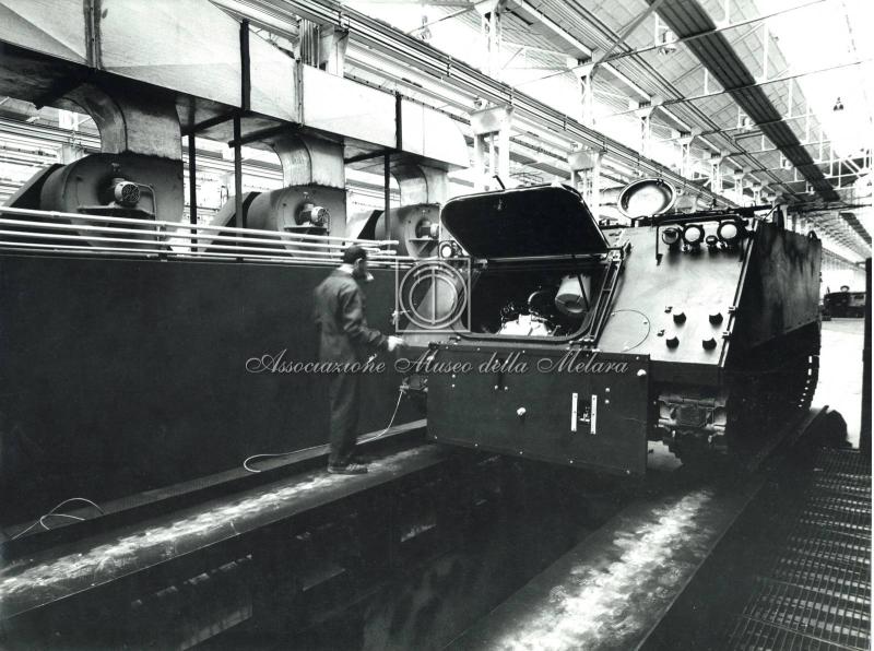 Pulitura ad aria compressa scafo M113