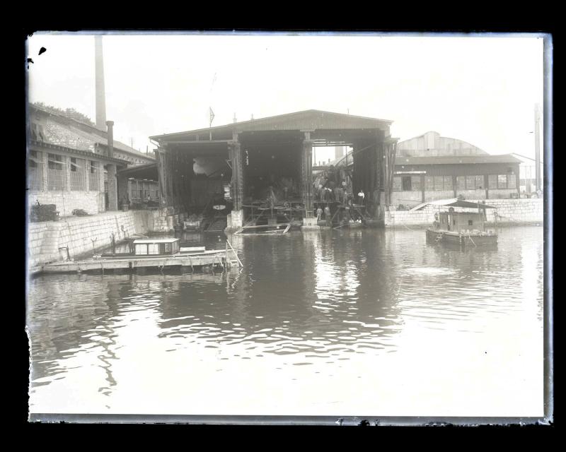 Esterno Silurificio Whitehead di Fiume con operai