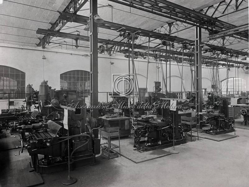 Interno dello stabilimento. Reparto frese (3)