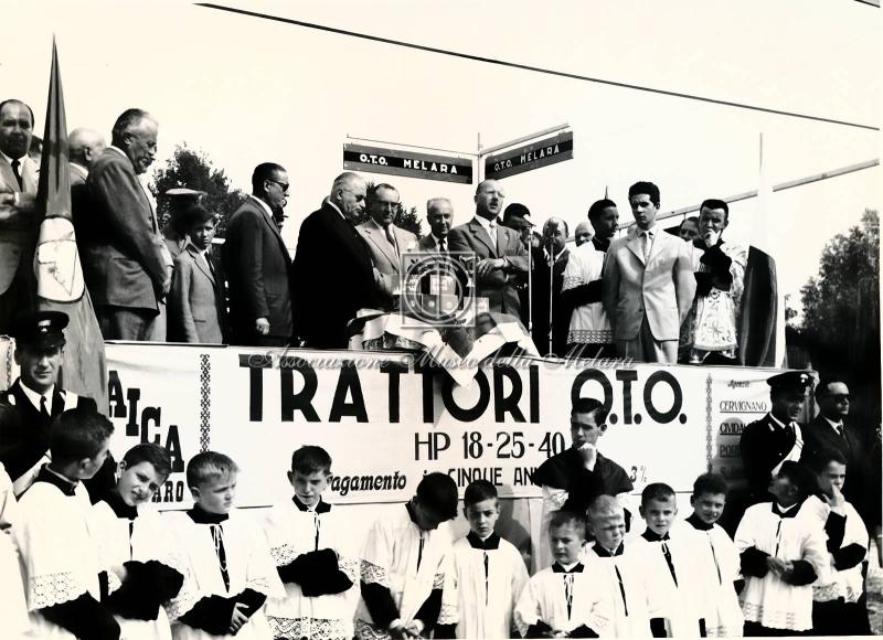 Il Presidente della OTO Melara mentre porta il saluto di tecnici e maestranze della Casa