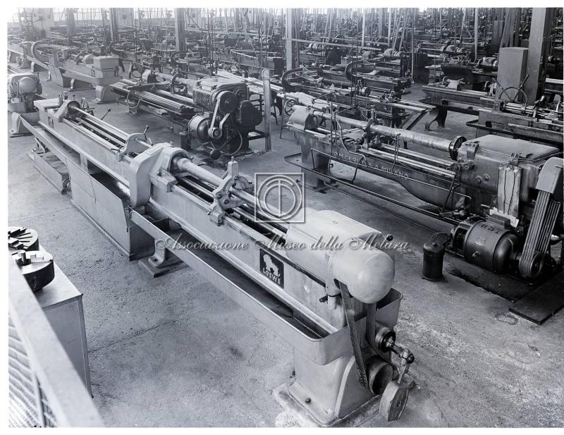 Interno dello stabilimento. Reparto rigatura canne (7)