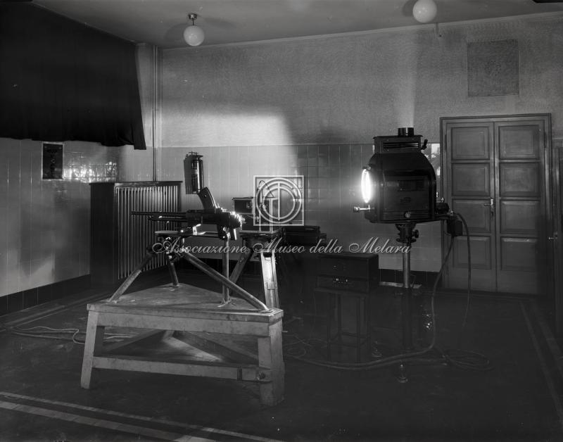 Apparecchiature cinematografiche in laboratorio sperimentale (2)