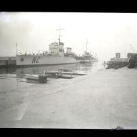 Nave da guerra attraccata