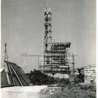 Edificio con ciminiera in ricostruzione (2)