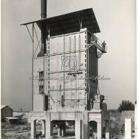 Edificio con ciminiera ricostruito visto dal retro